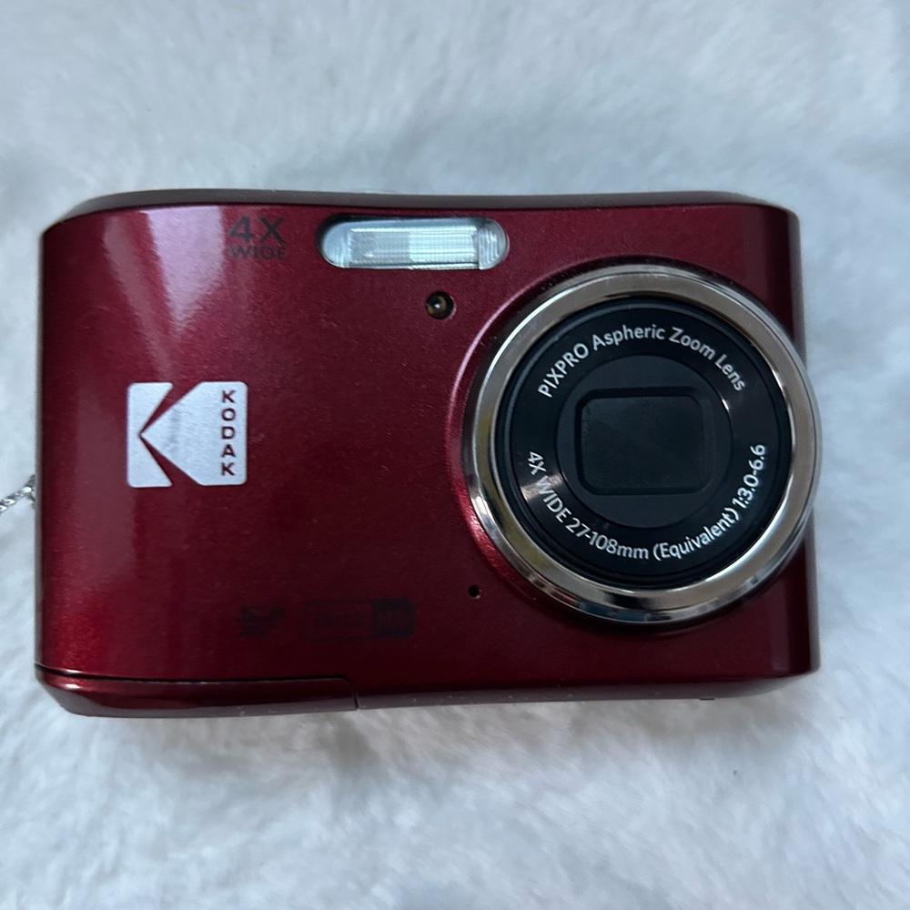 KODAK PIXPRO Friendly Zoom FZ45-RD 16MP Digital Camera.